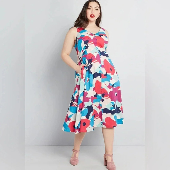 Modcloth x Emily and Fin Miss Magnificent Floral Midi Dress - Picture 1 of 8